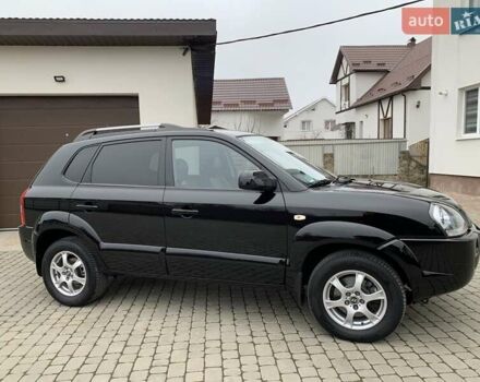 Черный Хендай Туксон, объемом двигателя 2 л и пробегом 114 тыс. км за 8850 $, фото 6 на Automoto.ua