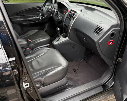 Черный Хендай Туксон, объемом двигателя 2.66 л и пробегом 205 тыс. км за 10000 $, фото 69 на Automoto.ua