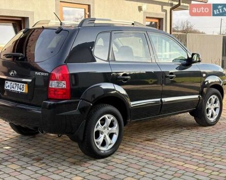 Черный Хендай Туксон, объемом двигателя 1.98 л и пробегом 165 тыс. км за 8500 $, фото 12 на Automoto.ua