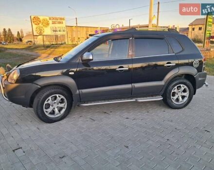 Черный Хендай Туксон, объемом двигателя 1.98 л и пробегом 233 тыс. км за 7850 $, фото 2 на Automoto.ua
