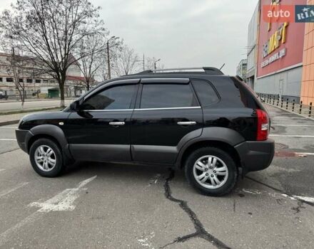 Черный Хендай Туксон, объемом двигателя 2 л и пробегом 282 тыс. км за 8700 $, фото 10 на Automoto.ua