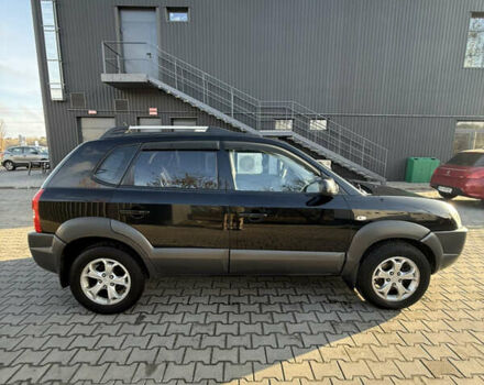 Черный Хендай Туксон, объемом двигателя 1.98 л и пробегом 220 тыс. км за 7500 $, фото 1 на Automoto.ua