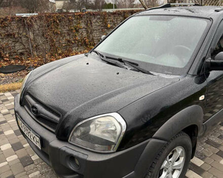 Черный Хендай Туксон, объемом двигателя 2.66 л и пробегом 205 тыс. км за 10000 $, фото 3 на Automoto.ua