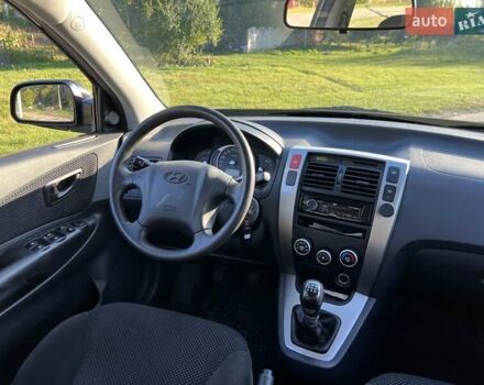 Черный Хендай Туксон, объемом двигателя 2 л и пробегом 198 тыс. км за 8200 $, фото 15 на Automoto.ua