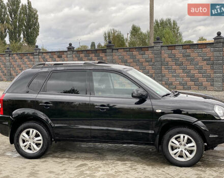 Черный Хендай Туксон, объемом двигателя 2 л и пробегом 191 тыс. км за 7800 $, фото 12 на Automoto.ua