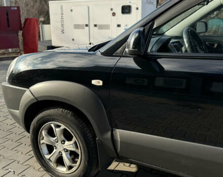 Черный Хендай Туксон, объемом двигателя 1.98 л и пробегом 220 тыс. км за 7500 $, фото 9 на Automoto.ua