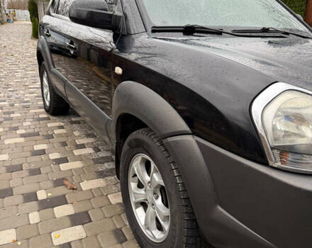 Черный Хендай Туксон, объемом двигателя 2.66 л и пробегом 205 тыс. км за 10000 $, фото 7 на Automoto.ua