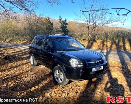 Чорний Хендай Туксон, об'ємом двигуна 2 л та пробігом 182 тис. км за 8700 $, фото 1 на Automoto.ua