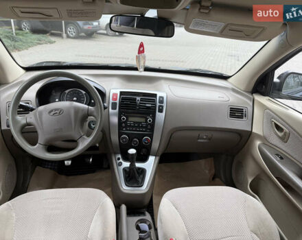 Черный Хендай Туксон, объемом двигателя 2 л и пробегом 191 тыс. км за 8500 $, фото 47 на Automoto.ua