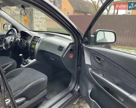 Чорний Хендай Туксон, об'ємом двигуна 2 л та пробігом 200 тис. км за 8450 $, фото 27 на Automoto.ua