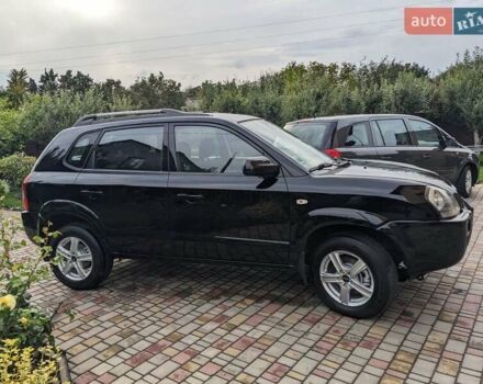Чорний Хендай Туксон, об'ємом двигуна 2 л та пробігом 217 тис. км за 7700 $, фото 2 на Automoto.ua