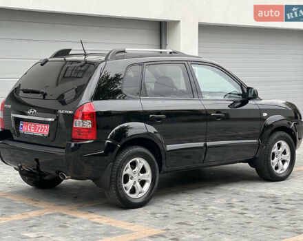 Чорний Хендай Туксон, об'ємом двигуна 2 л та пробігом 163 тис. км за 9199 $, фото 3 на Automoto.ua