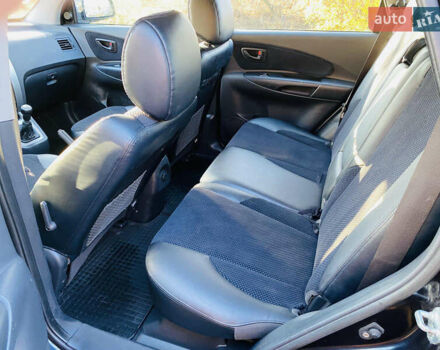 Черный Хендай Туксон, объемом двигателя 1.99 л и пробегом 95 тыс. км за 8700 $, фото 13 на Automoto.ua