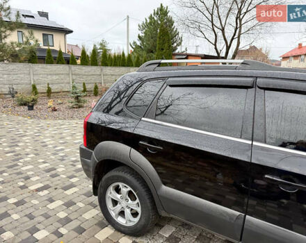 Черный Хендай Туксон, объемом двигателя 2.66 л и пробегом 205 тыс. км за 10000 $, фото 1 на Automoto.ua