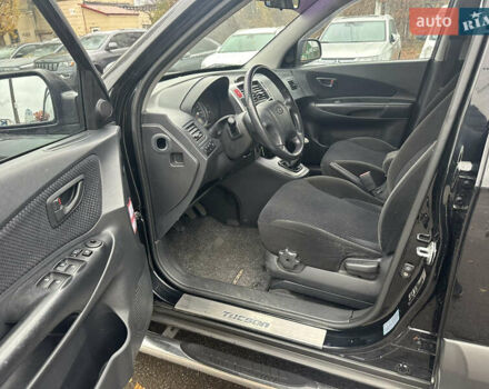 Чорний Хендай Туксон, об'ємом двигуна 1.98 л та пробігом 230 тис. км за 8700 $, фото 14 на Automoto.ua