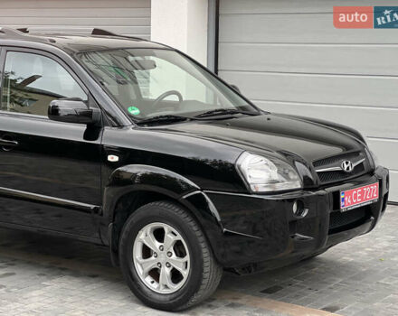 Чорний Хендай Туксон, об'ємом двигуна 2 л та пробігом 163 тис. км за 9199 $, фото 2 на Automoto.ua