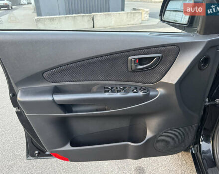 Хендай Туксон 2009 в Киеве на Automoto.ua Черный Хендай Туксон, объемом двигателя 2 л и пробегом 110 тыс. км за 8700 $, фото 27 на Automoto.ua