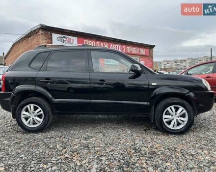 Чорний Хендай Туксон, об'ємом двигуна 2 л та пробігом 166 тис. км за 7500 $, фото 5 на Automoto.ua
