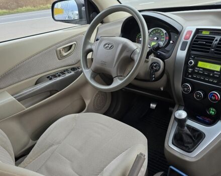 Черный Хендай Туксон, объемом двигателя 2 л и пробегом 198 тыс. км за 7999 $, фото 6 на Automoto.ua