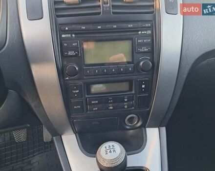 Черный Хендай Туксон, объемом двигателя 1.98 л и пробегом 233 тыс. км за 7850 $, фото 10 на Automoto.ua