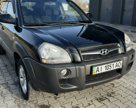 Черный Хендай Туксон, объемом двигателя 1.98 л и пробегом 220 тыс. км за 7500 $, фото 3 на Automoto.ua