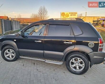 Черный Хендай Туксон, объемом двигателя 1.98 л и пробегом 233 тыс. км за 7850 $, фото 1 на Automoto.ua
