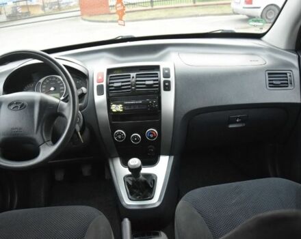 Черный Хендай Туксон, объемом двигателя 2 л и пробегом 184 тыс. км за 5480 $, фото 13 на Automoto.ua