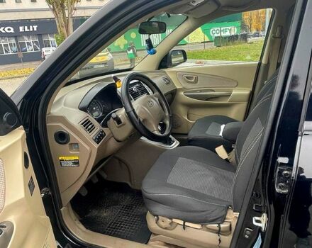 Черный Хендай Туксон, объемом двигателя 2 л и пробегом 168 тыс. км за 7700 $, фото 7 на Automoto.ua