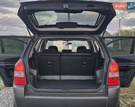 Хендай Туксон 2009 в Гусятине на Automoto.ua Черный Хендай Туксон, объемом двигателя 2 л и пробегом 143 тыс. км за 9700 $, фото 50 на Automoto.ua