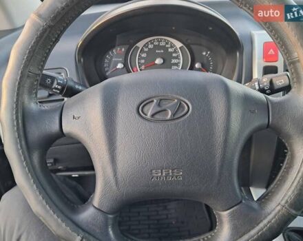 Черный Хендай Туксон, объемом двигателя 1.98 л и пробегом 233 тыс. км за 7850 $, фото 8 на Automoto.ua