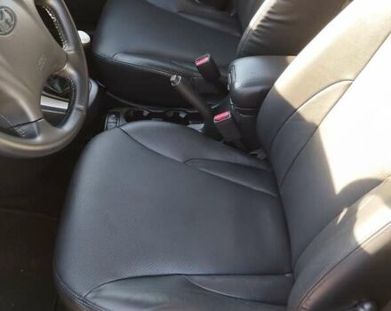 Черный Хендай Туксон, объемом двигателя 1.99 л и пробегом 159 тыс. км за 9700 $, фото 22 на Automoto.ua