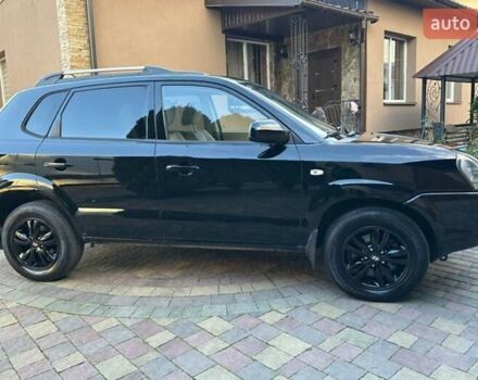 Черный Хендай Туксон, объемом двигателя 1.98 л и пробегом 198 тыс. км за 8250 $, фото 7 на Automoto.ua