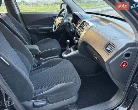 Хендай Туксон 2009 в Киеве на Automoto.ua Черный Хендай Туксон, объемом двигателя 2 л и пробегом 110 тыс. км за 8700 $, фото 9 на Automoto.ua