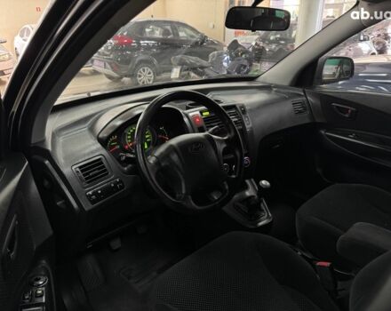 Черный Хендай Туксон, объемом двигателя 0 л и пробегом 160 тыс. км за 8800 $, фото 3 на Automoto.ua