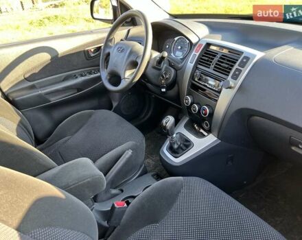 Черный Хендай Туксон, объемом двигателя 2 л и пробегом 198 тыс. км за 8200 $, фото 13 на Automoto.ua