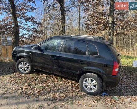 Черный Хендай Туксон, объемом двигателя 1.98 л и пробегом 180 тыс. км за 7999 $, фото 2 на Automoto.ua