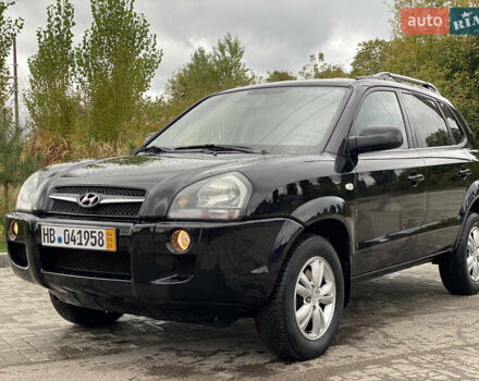 Черный Хендай Туксон, объемом двигателя 2 л и пробегом 191 тыс. км за 7800 $, фото 3 на Automoto.ua
