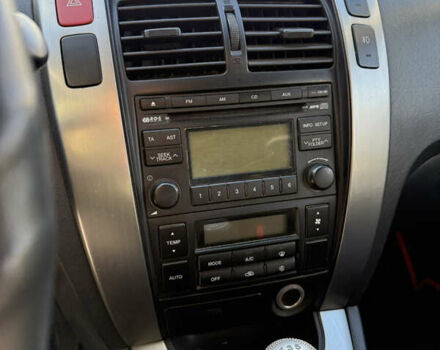 Черный Хендай Туксон, объемом двигателя 1.98 л и пробегом 220 тыс. км за 7500 $, фото 16 на Automoto.ua