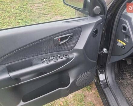 Черный Хендай Туксон, объемом двигателя 2 л и пробегом 198 тыс. км за 8200 $, фото 4 на Automoto.ua