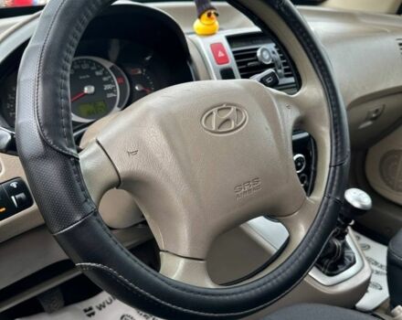 Черный Хендай Туксон, объемом двигателя 2 л и пробегом 166 тыс. км за 7500 $, фото 6 на Automoto.ua