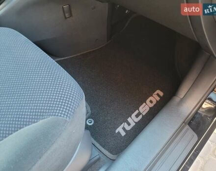 Черный Хендай Туксон, объемом двигателя 2 л и пробегом 135 тыс. км за 9750 $, фото 26 на Automoto.ua