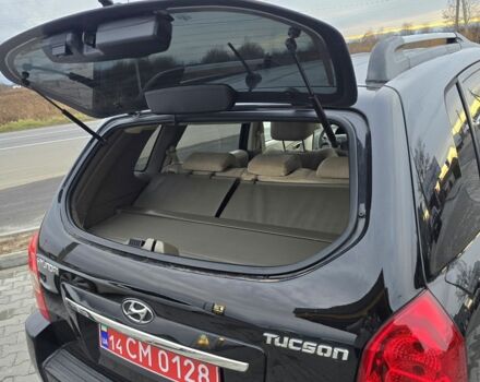 Черный Хендай Туксон, объемом двигателя 2 л и пробегом 198 тыс. км за 7999 $, фото 2 на Automoto.ua