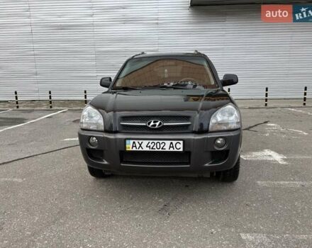 Черный Хендай Туксон, объемом двигателя 2 л и пробегом 282 тыс. км за 8700 $, фото 18 на Automoto.ua