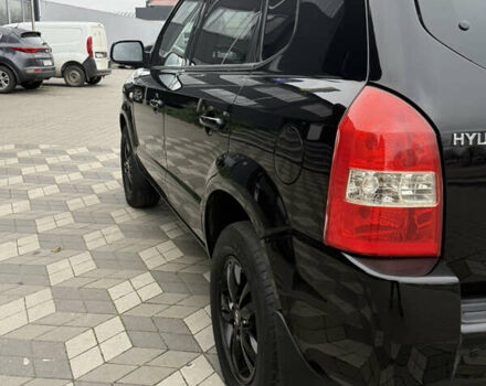 Черный Хендай Туксон, объемом двигателя 2 л и пробегом 191 тыс. км за 8500 $, фото 24 на Automoto.ua