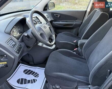 Черный Хендай Туксон, объемом двигателя 2 л и пробегом 110 тыс. км за 8899 $, фото 17 на Automoto.ua