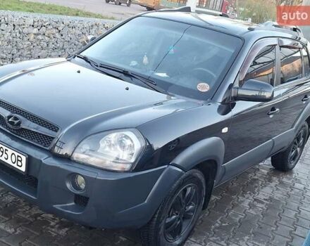 Черный Хендай Туксон, объемом двигателя 1.99 л и пробегом 240 тыс. км за 8700 $, фото 2 на Automoto.ua