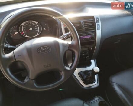 Черный Хендай Туксон, объемом двигателя 1.99 л и пробегом 159 тыс. км за 9700 $, фото 21 на Automoto.ua