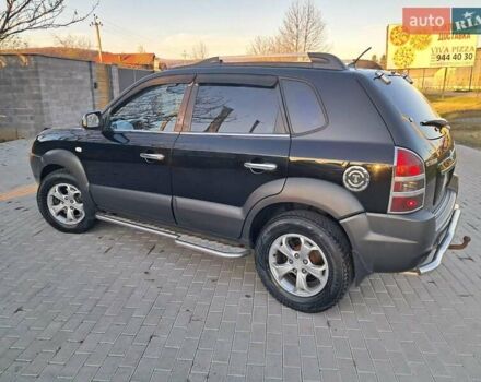 Черный Хендай Туксон, объемом двигателя 1.98 л и пробегом 233 тыс. км за 7850 $, фото 3 на Automoto.ua
