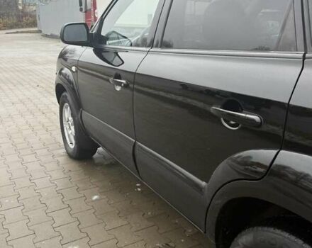 Черный Хендай Туксон, объемом двигателя 2 л и пробегом 237 тыс. км за 8350 $, фото 1 на Automoto.ua