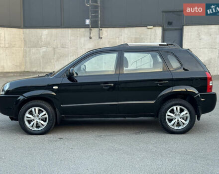 Хендай Туксон 2009 в Киеве на Automoto.ua Черный Хендай Туксон, объемом двигателя 2 л и пробегом 110 тыс. км за 8700 $, фото 7 на Automoto.ua